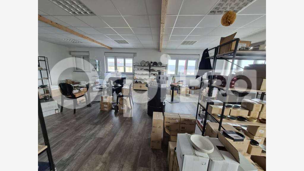 A louer bureaux de 146m² à Champfleury A4