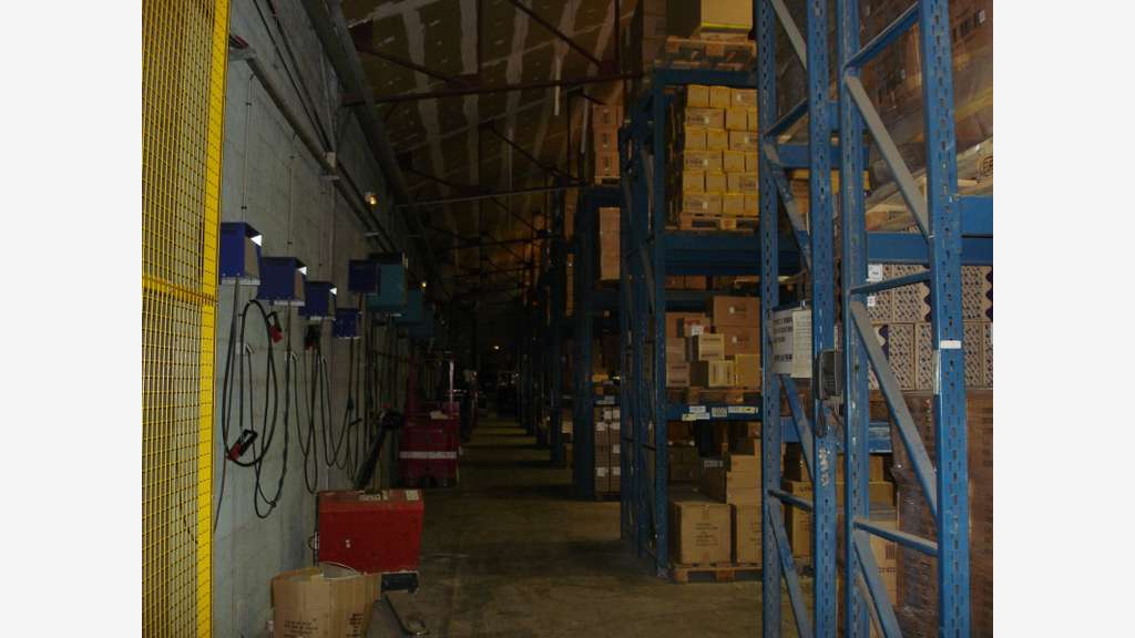 Entrepôt d'une surface de 6 000 m² à vendre ou à l