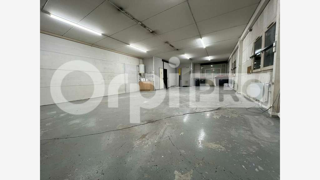 A louer local d'activités 220m² à Champlan