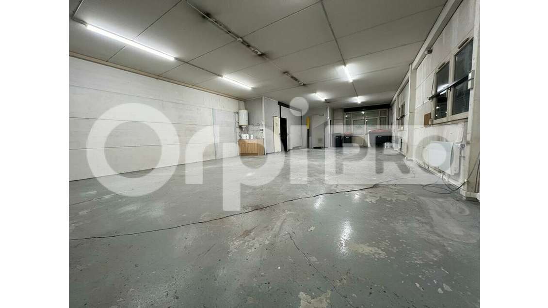 A louer local d'activités 220m² à Champlan