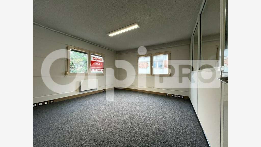 A louer local d'activités 220m² à Champlan