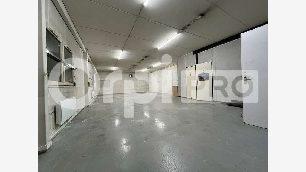 A louer local d'activités 220m² à Champlan
