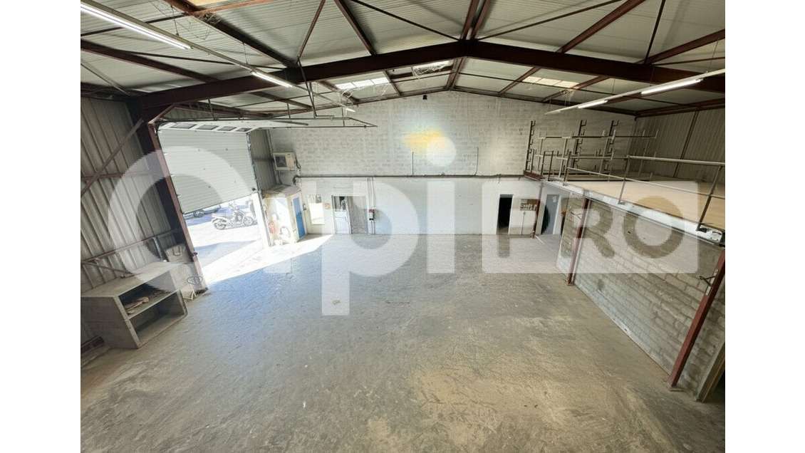 Local d'activité à louer sur 1500m² à Champlan 