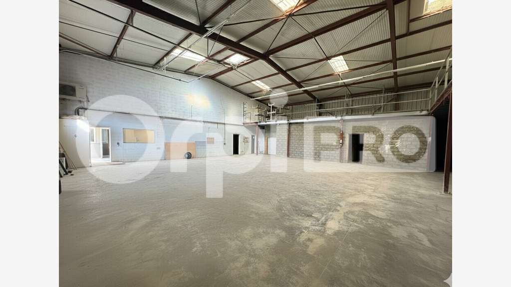 Local d'activité à louer sur 1500m² à Champlan 