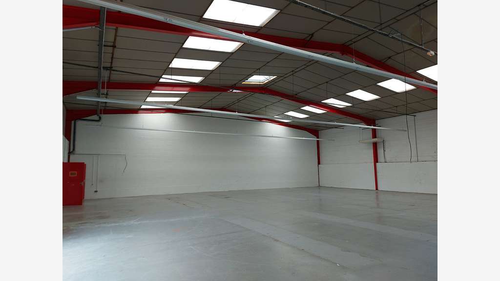 À céder locaux d'activités 766m² agglo Laval