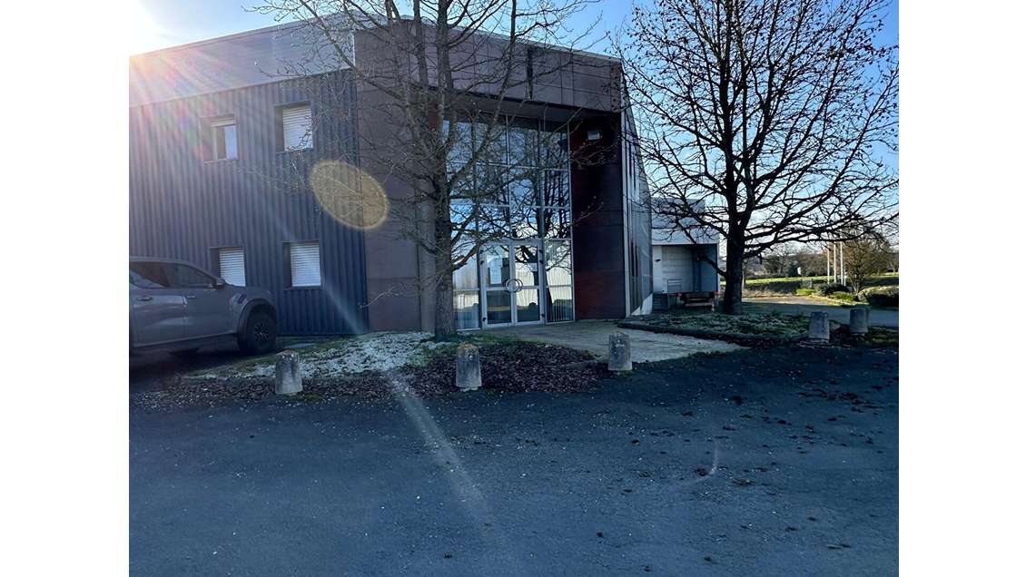 A LOUER - Ensemble immobilier industriel /