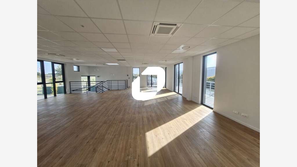 A louer Local d'activité 3228m² Chanteloup en brie