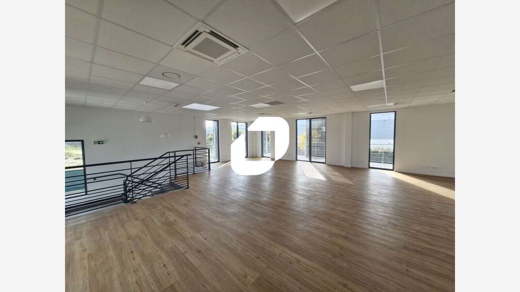 A louer Local d'activité 3228m² Chanteloup en brie