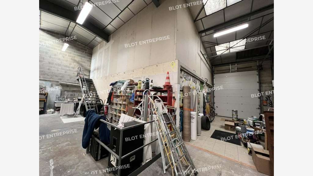 A louer local d'activités 320m² à Chantepie