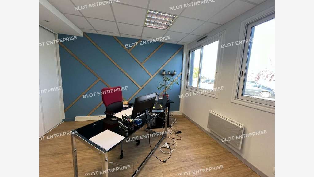 A louer local d'activités 320m² à Chantepie