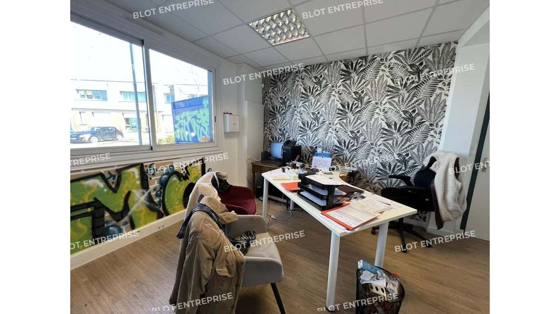 A louer local d'activités 320m² à Chantepie