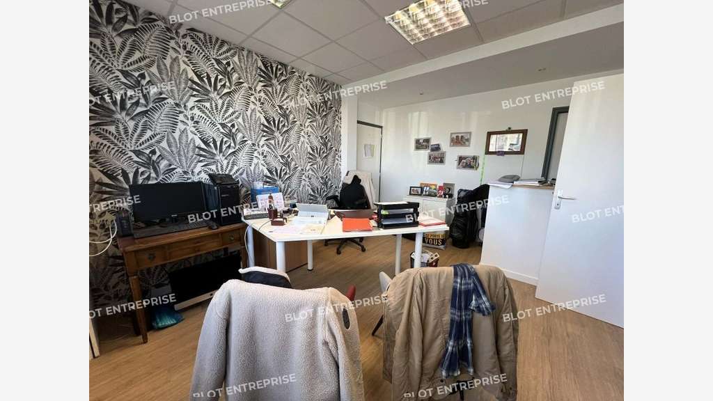 A louer local d'activités 320m² à Chantepie