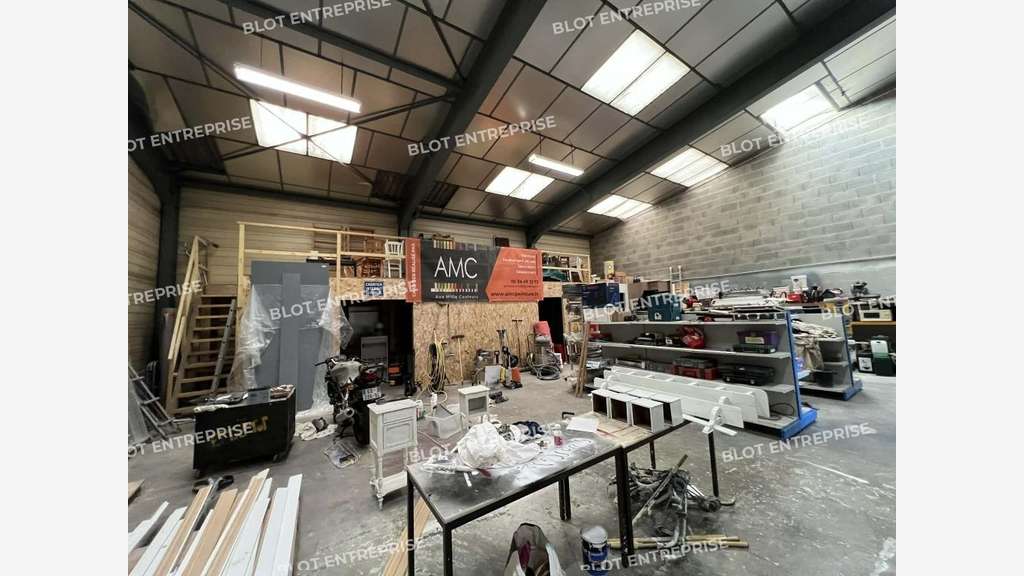 A louer local d'activités 320m² à Chantepie