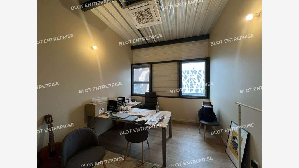 A louer local d'activités de 342m² à Chantepie