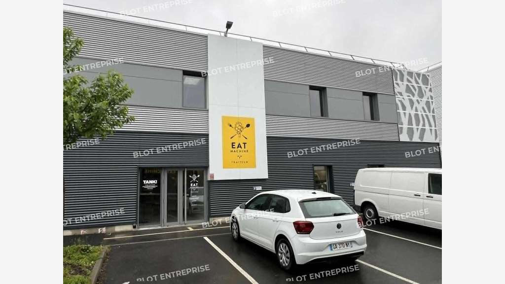 A louer local d'activités de 342m² à Chantepie