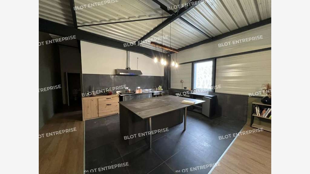 A louer local d'activités de 342m² à Chantepie