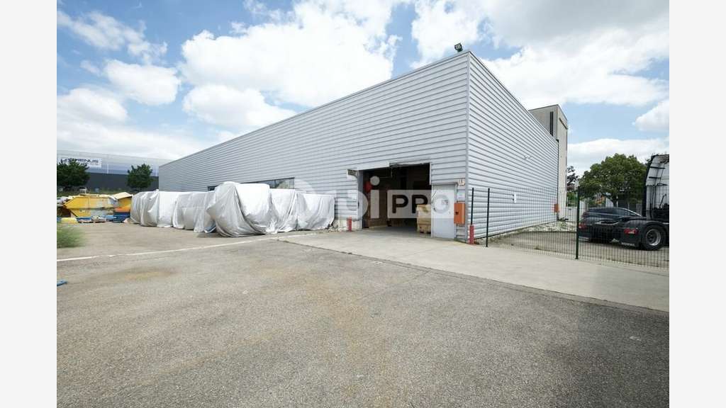 Loue local activité 1075m² Chaponnay accès facile