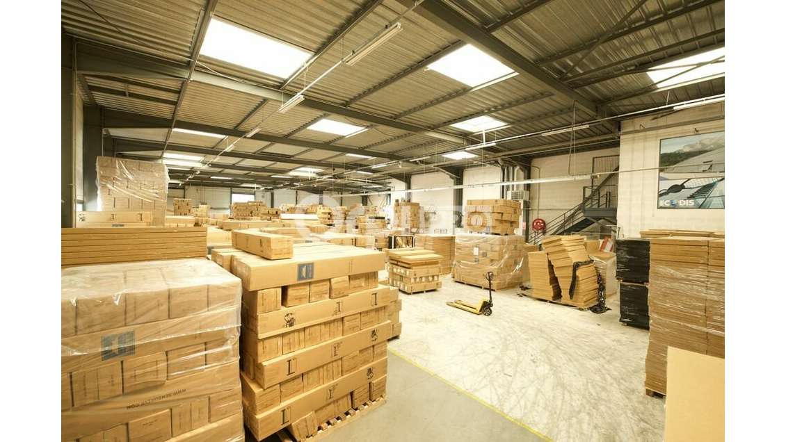 Loue local activité 1075m² Chaponnay accès facile