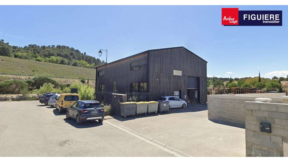 Bâtiment indépendant 320m² à louer à Charleval