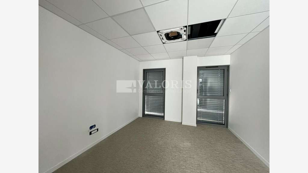 Local d'activité 435m² à Charnay-lès-Mâcon