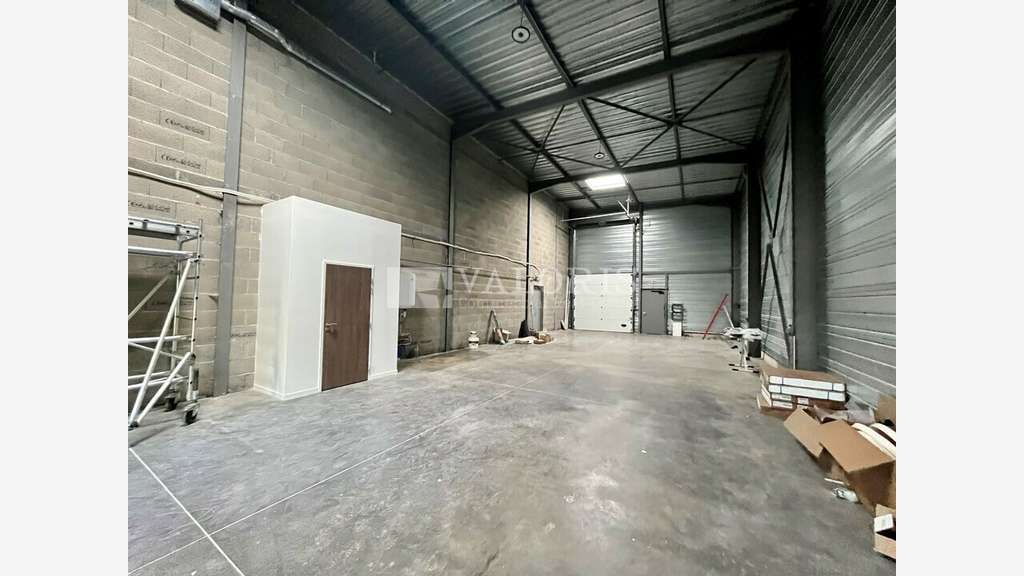 Local d'activité 435m² à Charnay-lès-Mâcon
