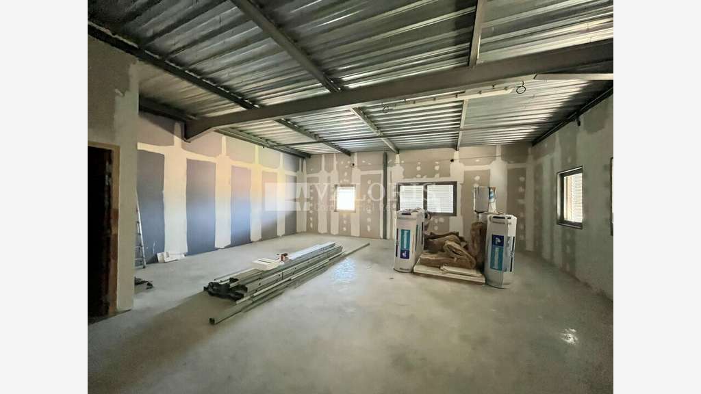 Local d'activité 435m² à Charnay-lès-Mâcon