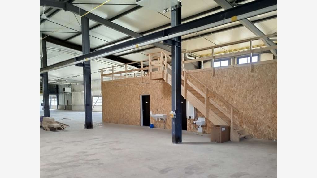 Bâtiment d'activité 1883m² à louer à Charolles