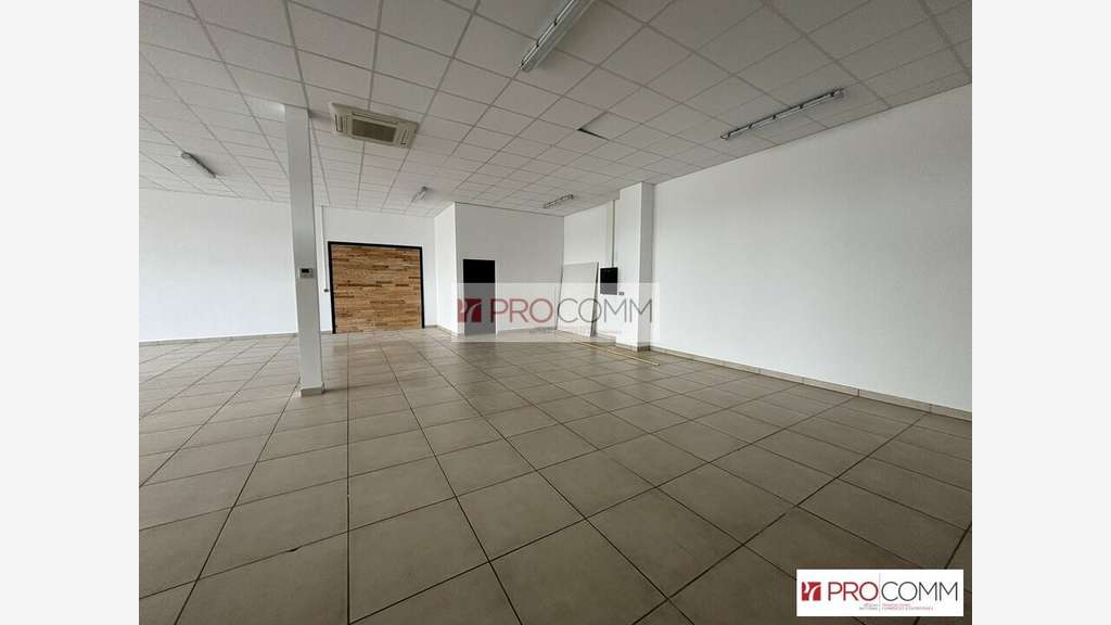 Local d'angle 220m² à louer agglo Chartres 