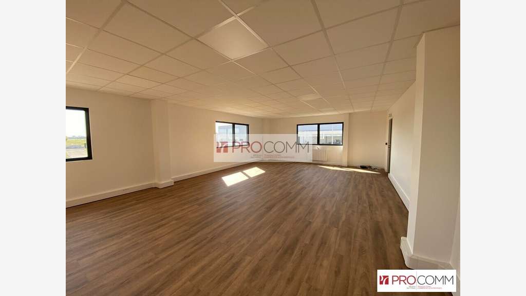 Cellule 327m² à louer à Chartres proche A11