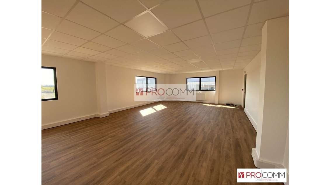 Cellule 315m² à louer proche rocade à Chartres 