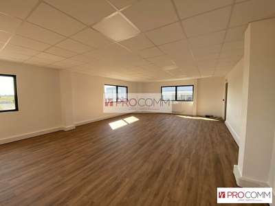 Cellule 315m² à louer proche rocade à Chartres 