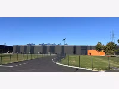 À louer bâtiment 4913m² Parc des Temps Modernes