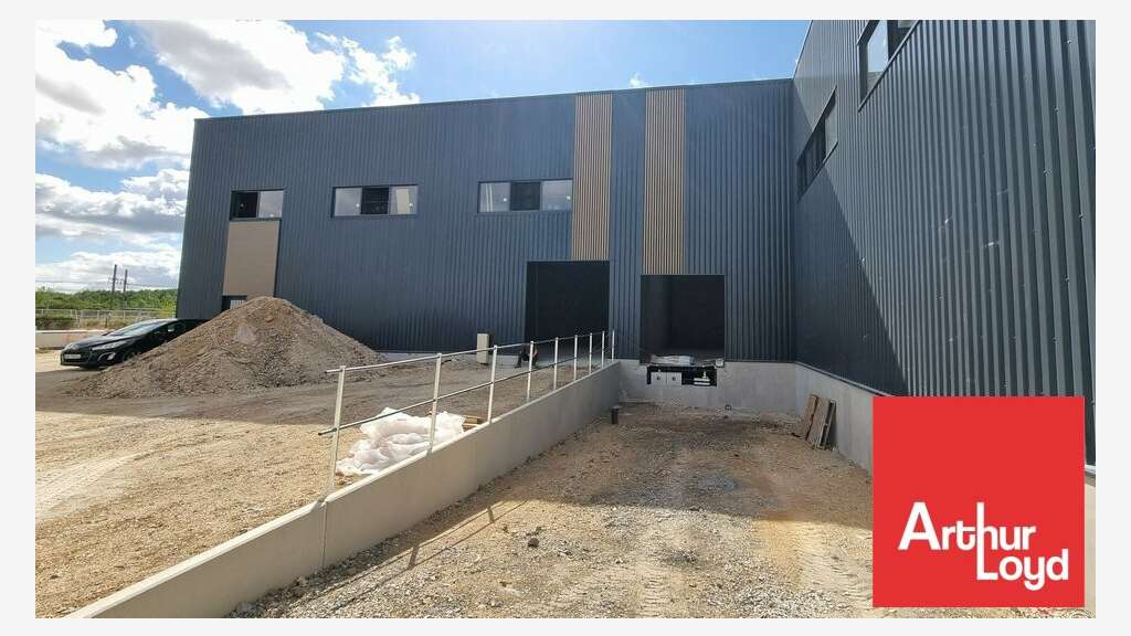 Loue local d'activité 854m² Chasseneuil-du-Poitou