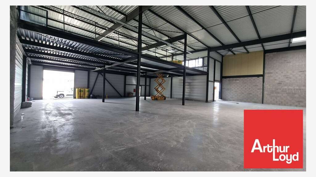Loue local d'activité 854m² Chasseneuil-du-Poitou