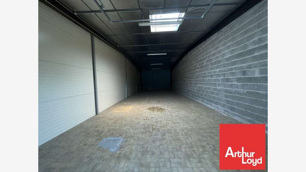 Entrepôt 125m² à louer à Chasseneuil du Poitou