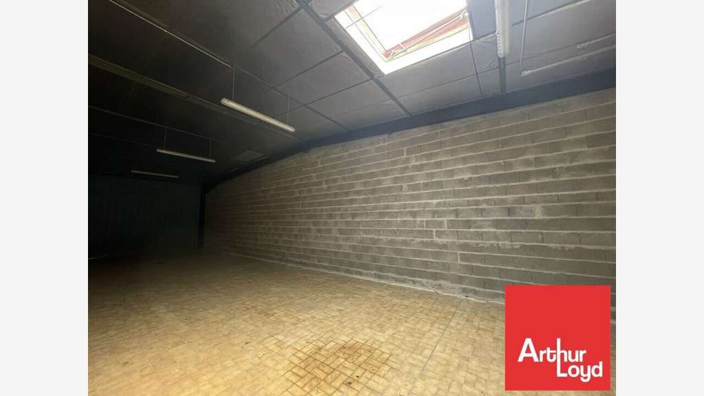 Entrepôt 125m² à louer à Chasseneuil du Poitou