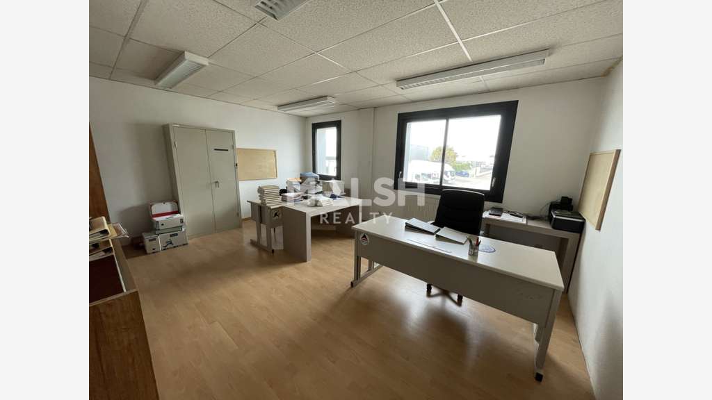 A louer locaux d'activités de 2210m² à Chassieu