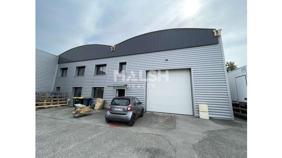 A louer locaux d'activités de 2210m² à Chassieu