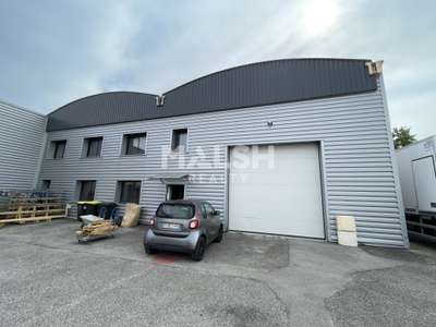 A louer locaux d'activités de 2210m² à Chassieu
