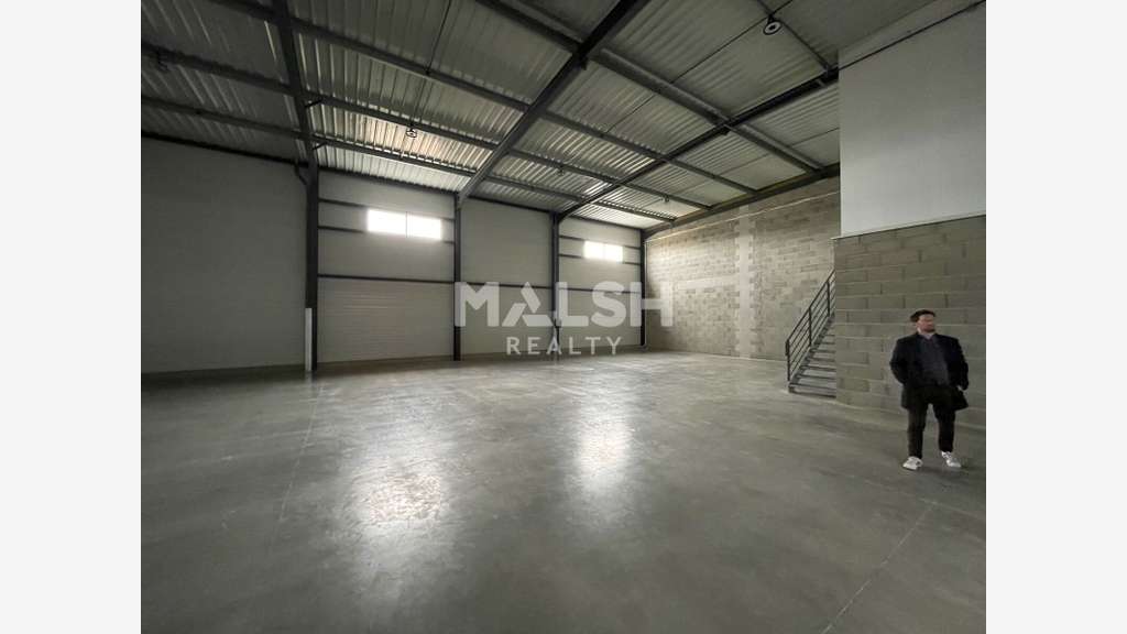 Locaux d'activités à louer 714m² à Chassieu