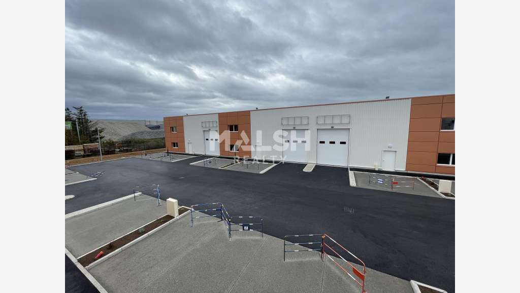 Locaux d'activités à louer 714m² à Chassieu