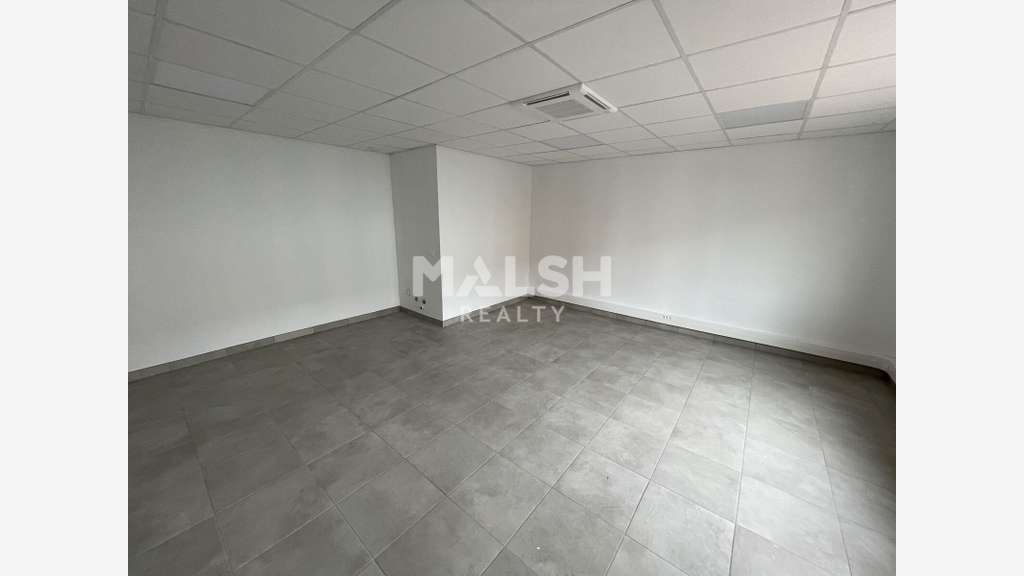 Locaux d'activités à louer 714m² à Chassieu