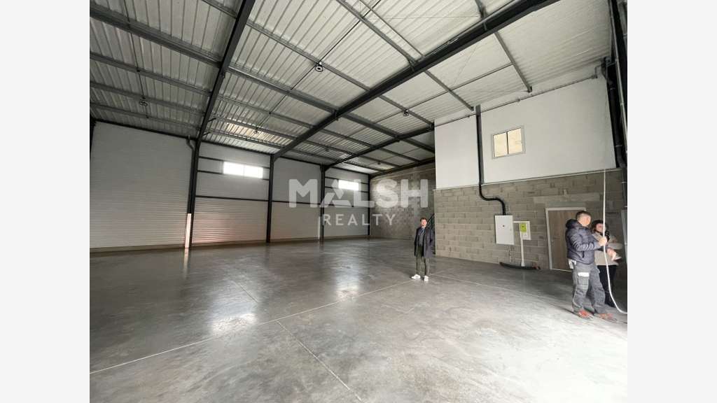 Locaux d'activités à louer 714m² à Chassieu
