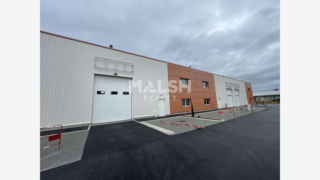 Locaux d'activités à louer 714m² à Chassieu