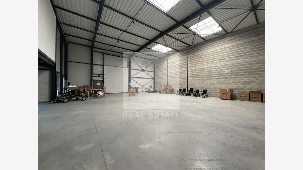 Local d'activité bureaux 460m² à louer à Chassieu