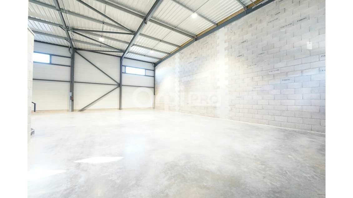 Local d'activité à louer 254m² à Chassieu