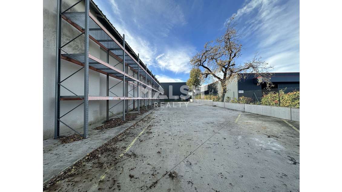 Local d'activités indépendant à louer à Chassieu