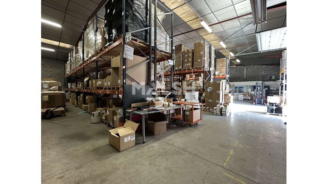 Local d'activités à louer 1603m² à Chassieu