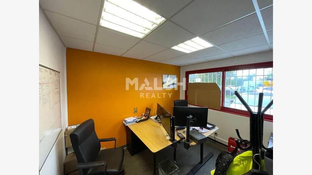 Local à louer 430m² à Chassieu ZI Mi-Plaine