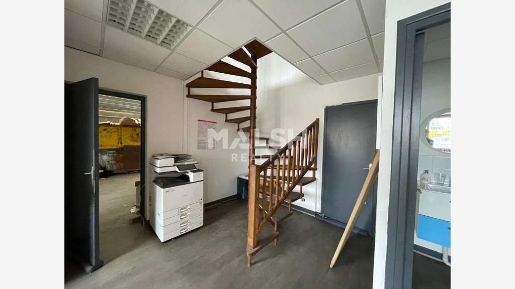 Local à louer 430m² à Chassieu ZI Mi-Plaine